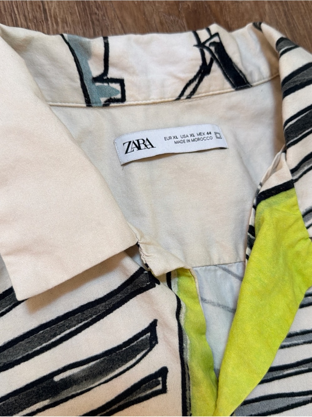 Zara Men’s Short-Sleeve Abstract Button-Down Shirt in White, Lime, Blue & Black - Picture 2 of 5